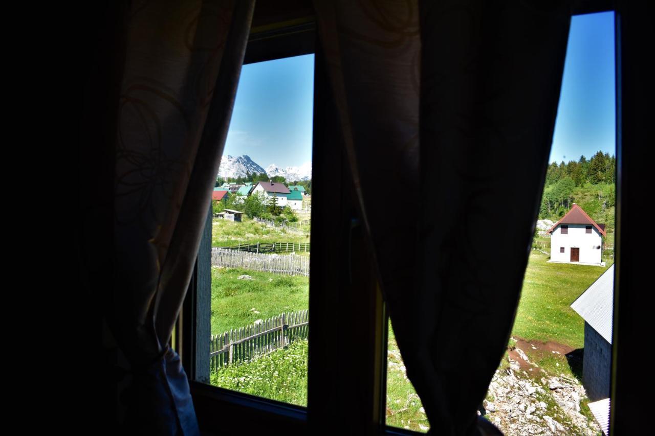 White Home Zabljak  Luaran gambar